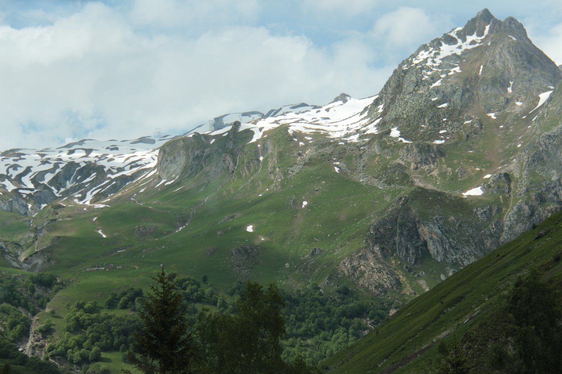 19AD67B6-7A12-40E7-86A6-4C4426859FC5