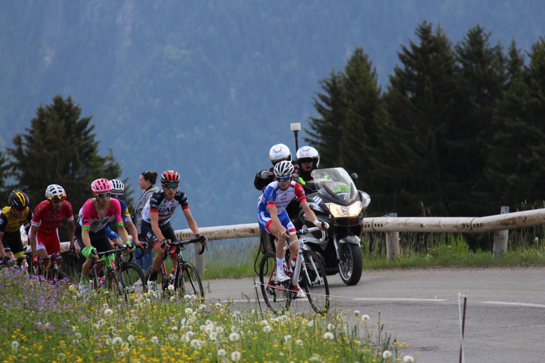 9EF69F27-59CC-41C8-85E6-E9785FAA8D85