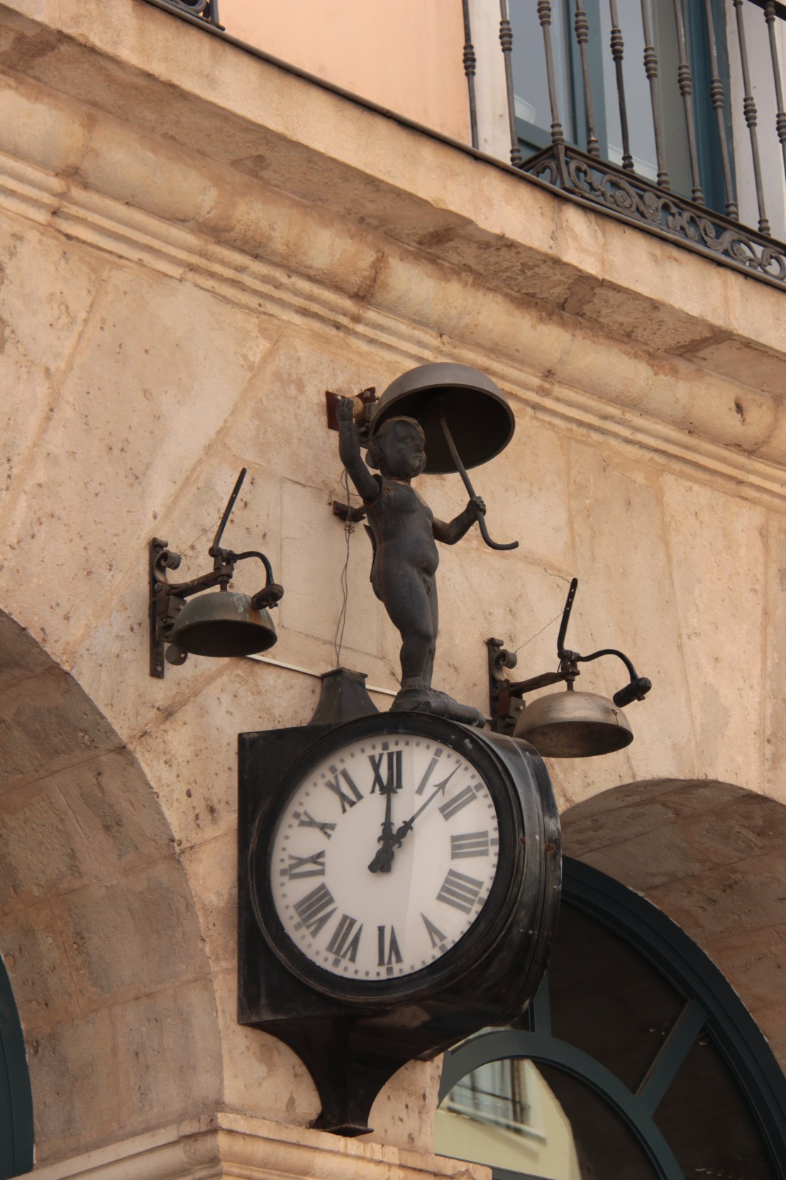 F9879C39-C677-4D27-835D-5E295543AEF1