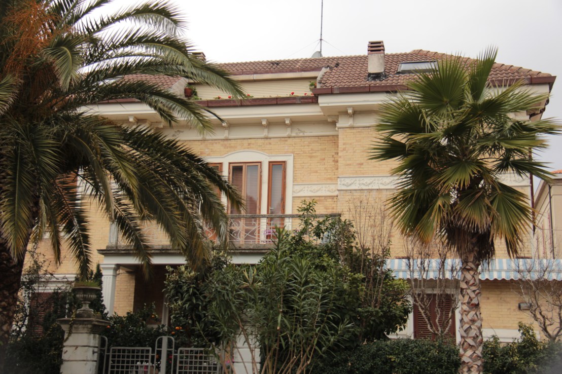 18E3F55A-553A-4F19-BC1C-8A129A669BF5