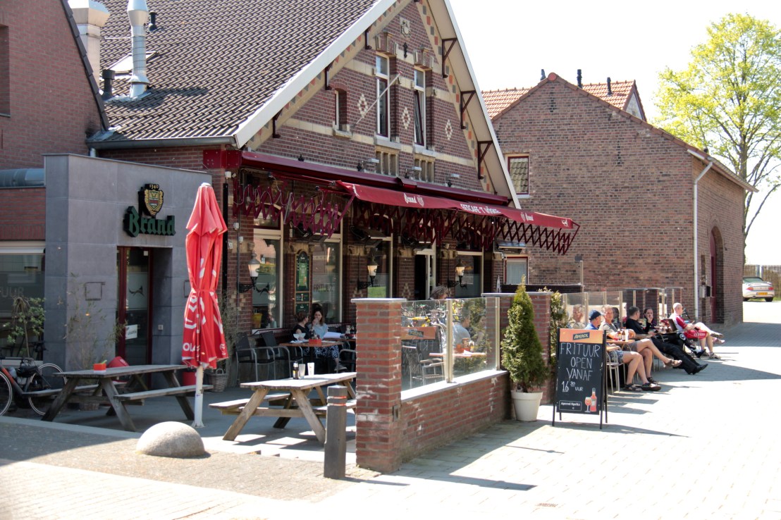 A8DEF52C-B5CF-4775-9674-F5313DAFAF08