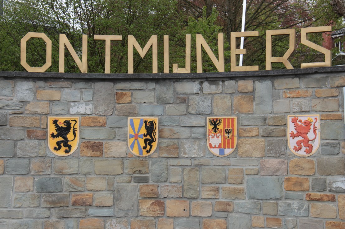 E8762527-BA0C-40E7-9E6C-FAADEB78D719