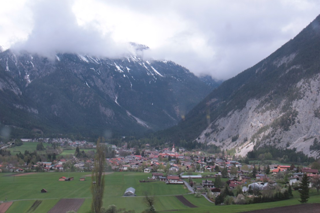 40D76CFA-3C45-4FFE-B6D0-95028748B7C2