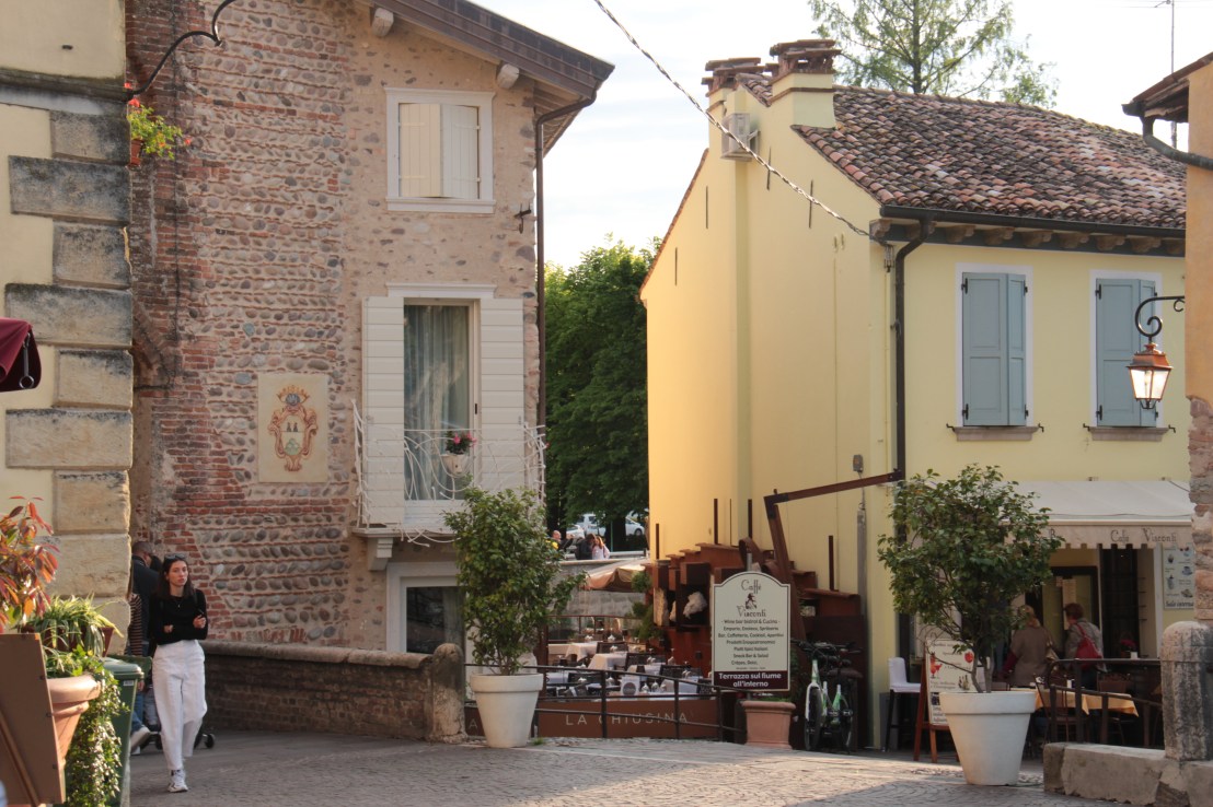 6F99DAB4-E787-4ED4-B204-2F5F5ABF2EBF