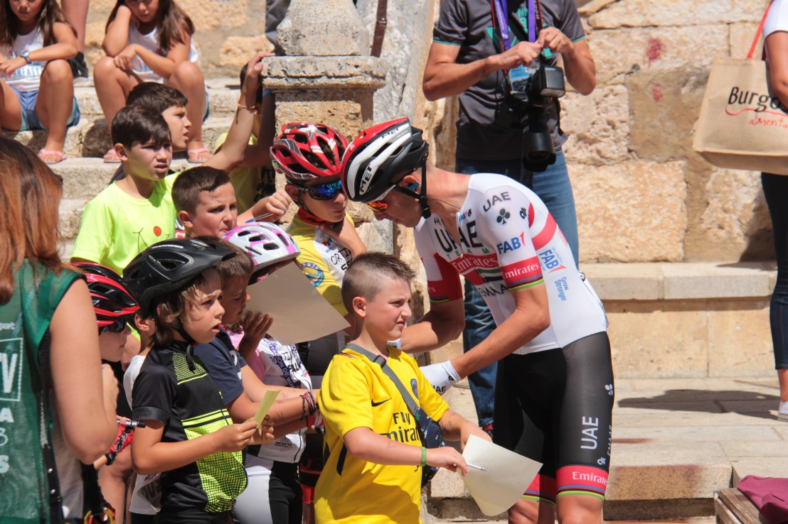 8AE7D748-1147-4FEF-8879-975474AFBBC9