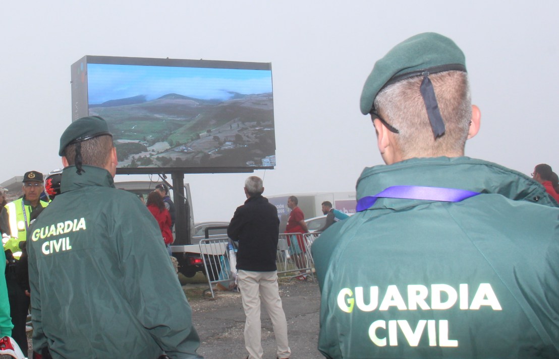 94CF9CED-4AAB-4B6D-9B3C-A1588D151E57