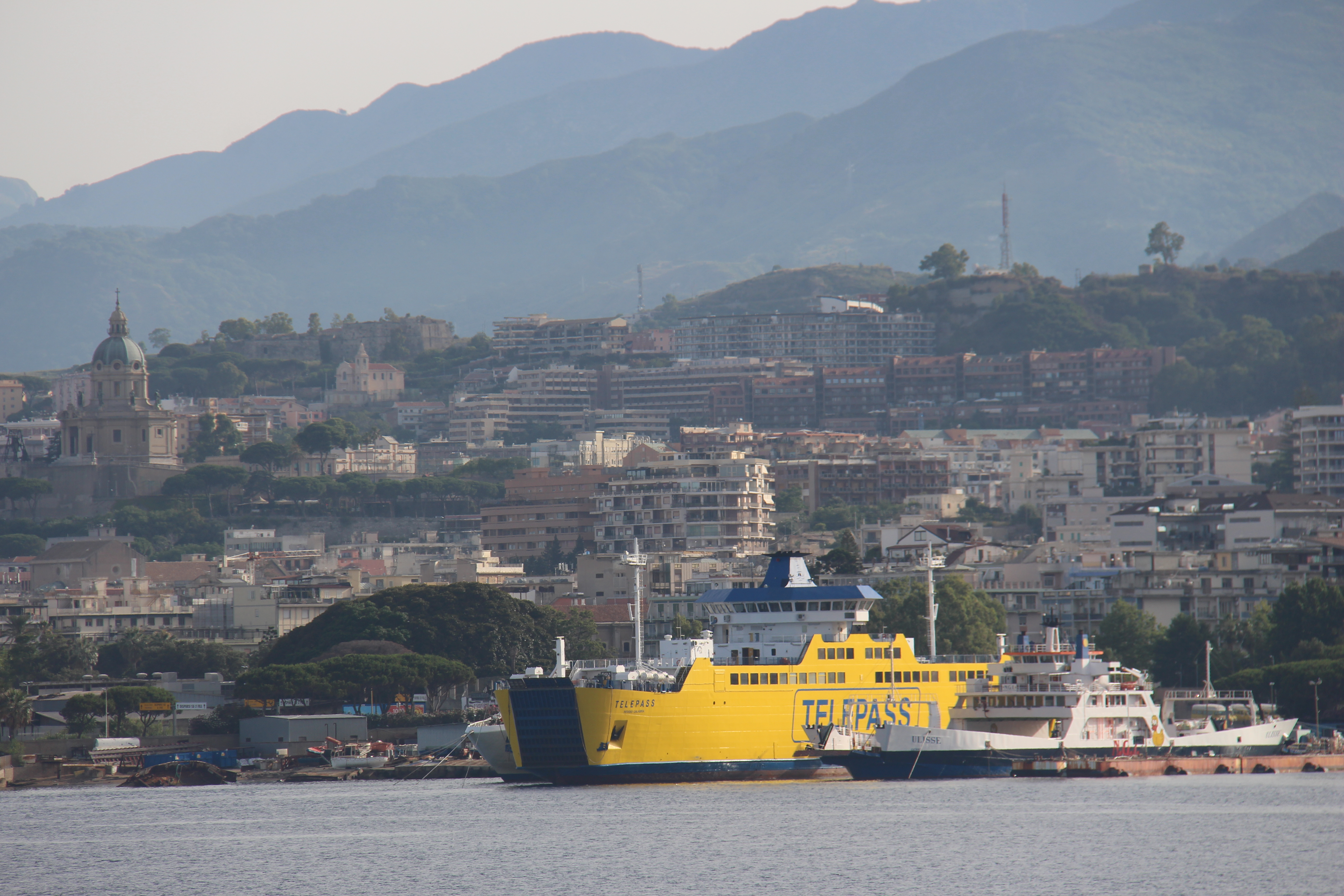 FA593072-A058-43F0-A2DF-5F858F817829