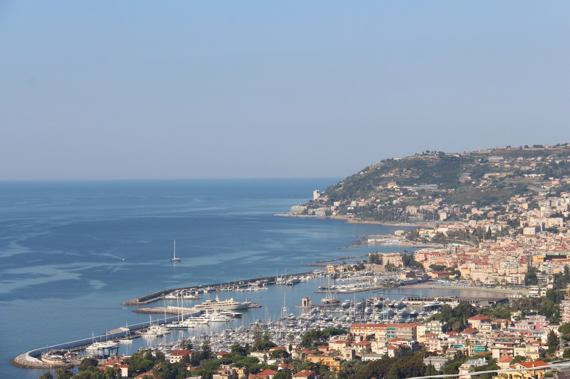 38F7F3C5-66D4-477F-B239-00C2CB18046A