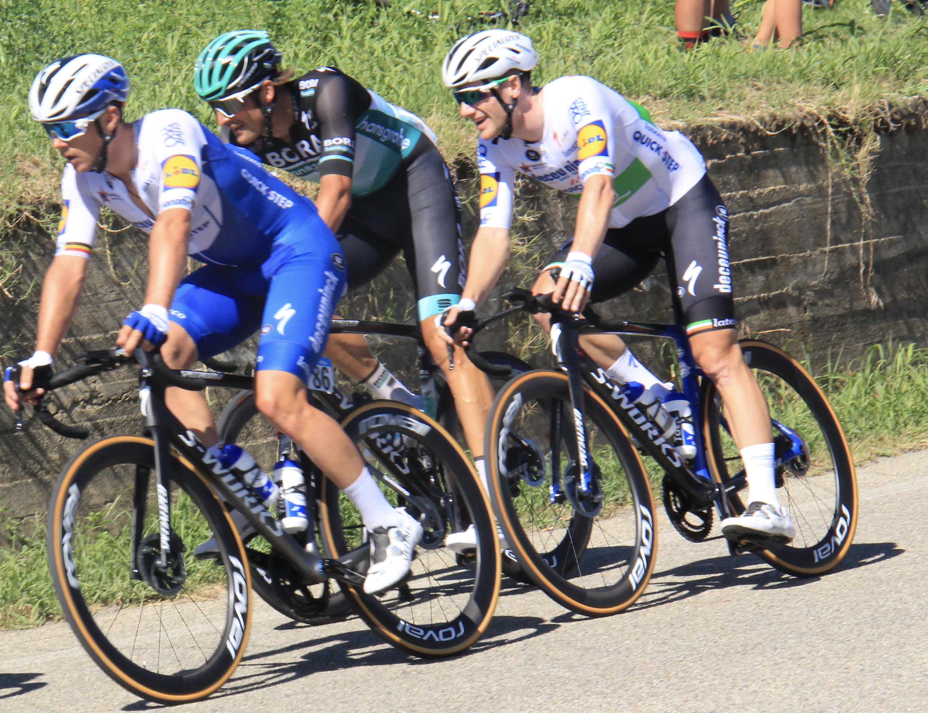 9740E375-05E8-4FA0-AFB1-590181937B3A