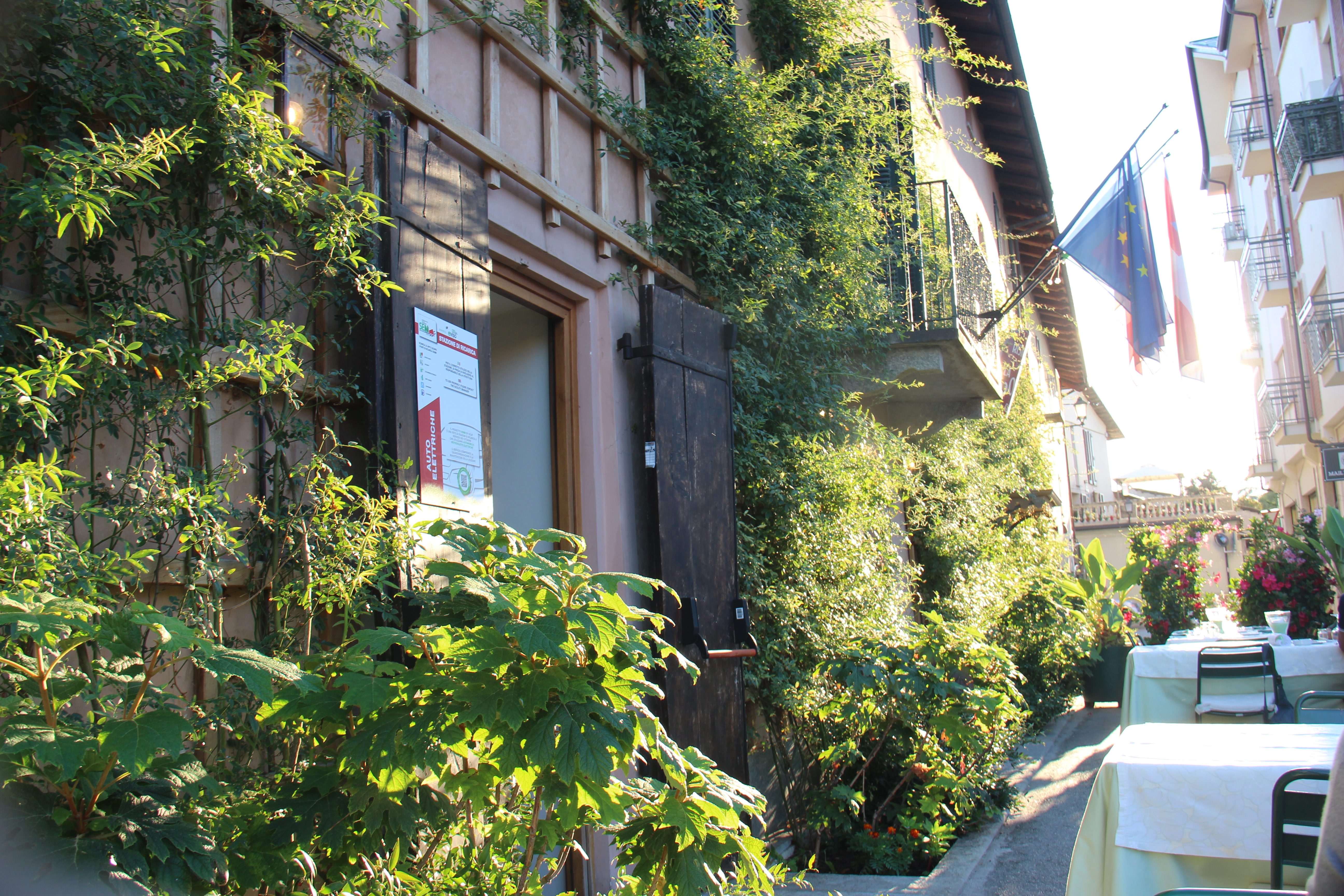 E5957A8A-F043-47F1-807C-F3A213F7B35F